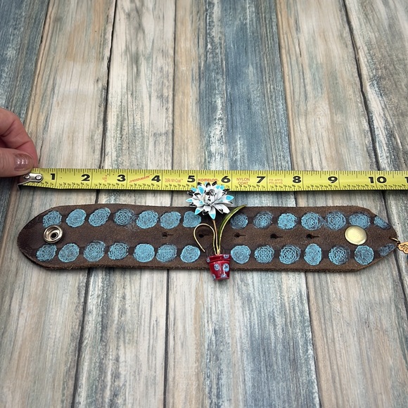 ⭐️Adorned Crown enamel flower blue dot artisan assemblage leather bracelet - Picture 7 of 12